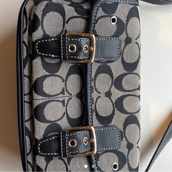 I’m selling a 100% authentic coach purse